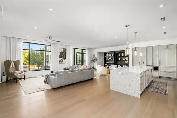 6017 Memorial #202, Houston, TX 77007