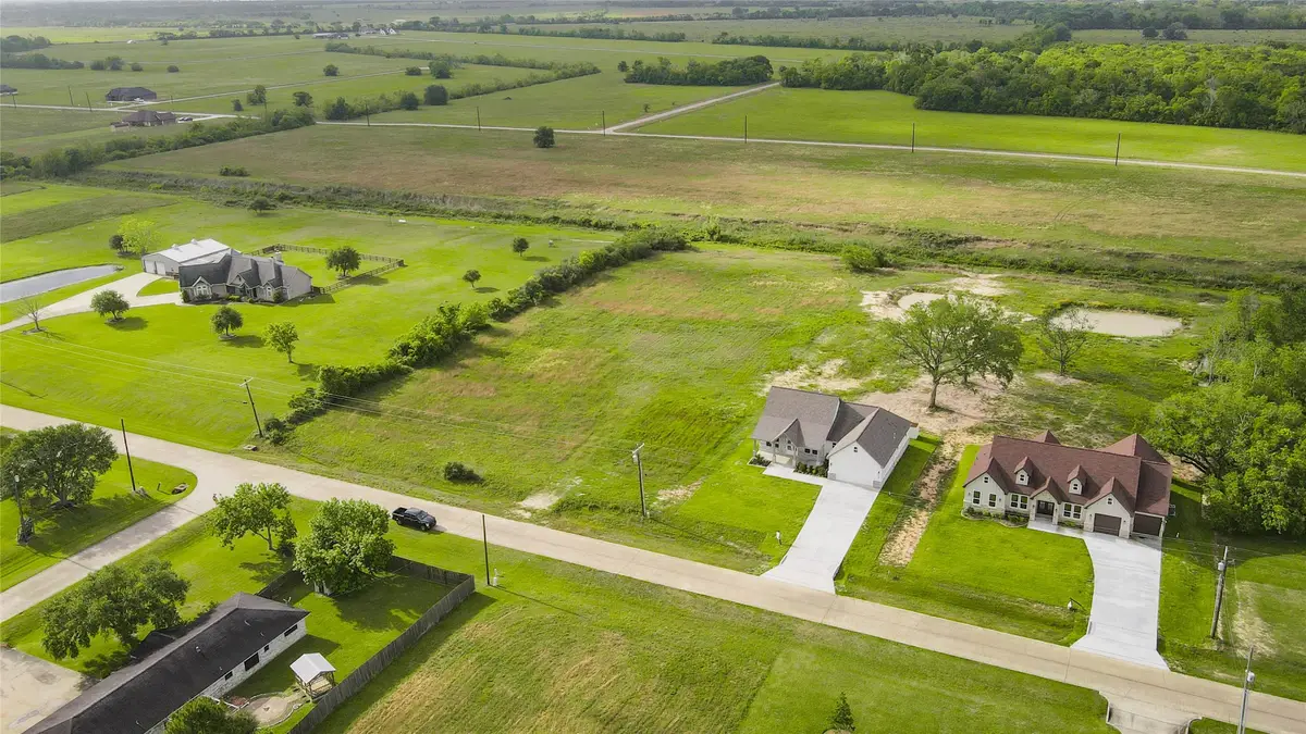 913 Buffalo Trail, Angleton, TX 77516 - #1