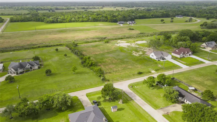 913 Buffalo Trail, Angleton, TX 77516 - #3