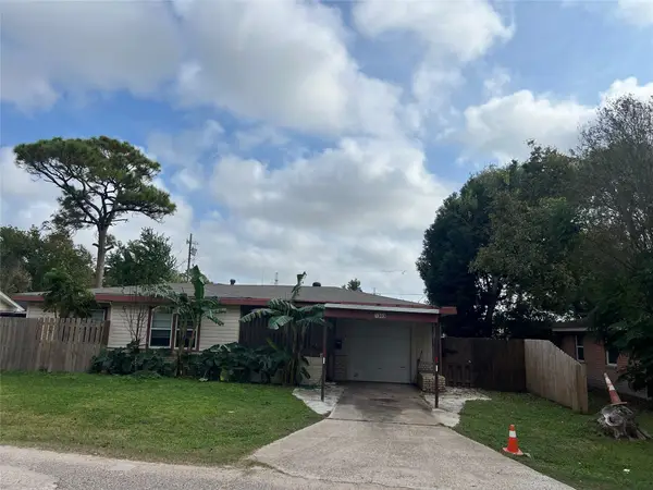 1303 Red Bud Ln Lane, La Marque, TX 77568