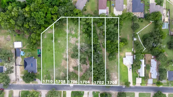 1700 Cottonwood Street, Bryan, TX 77803