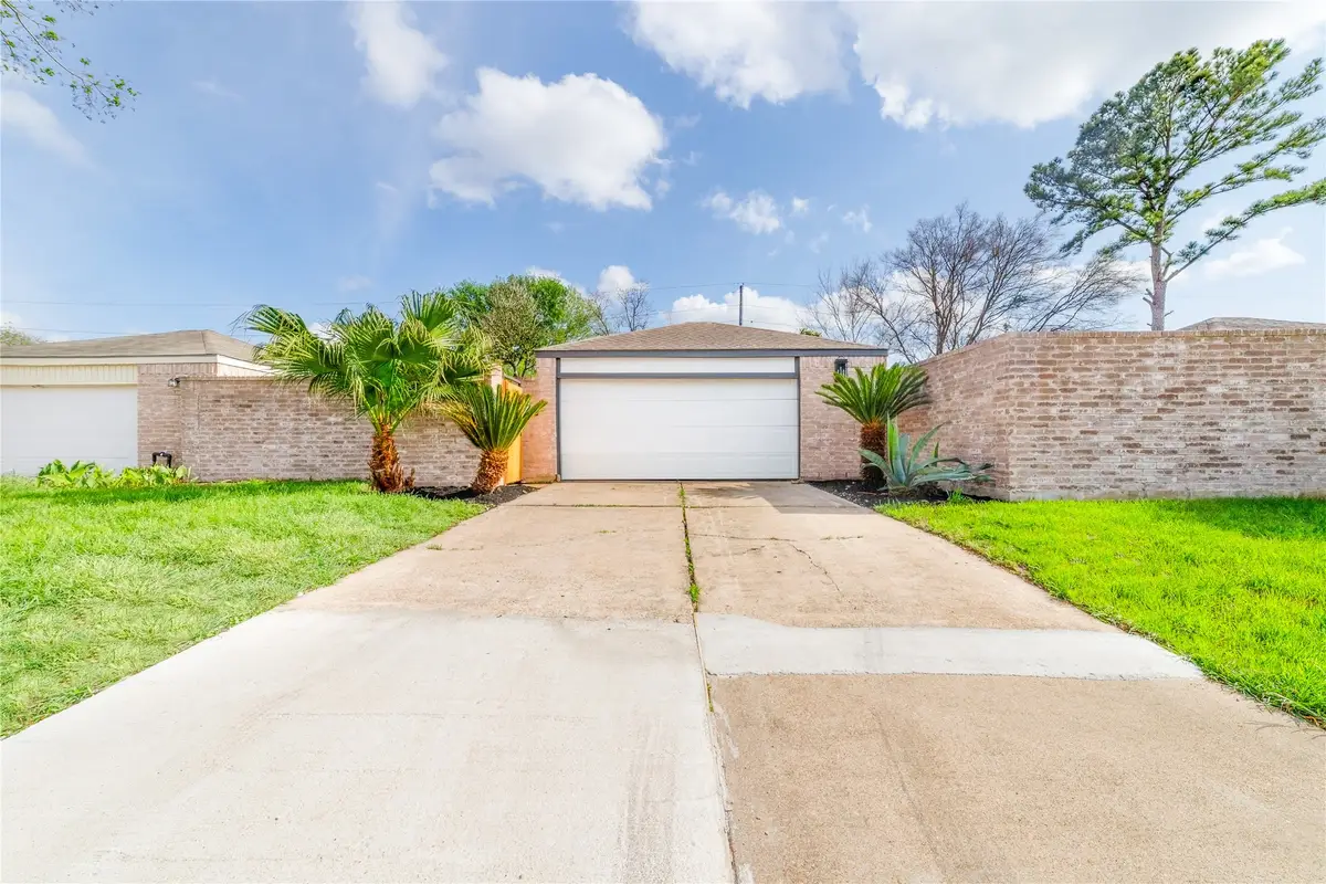 16127 Ridgegreen Drive, Houston, TX 77082 - #1