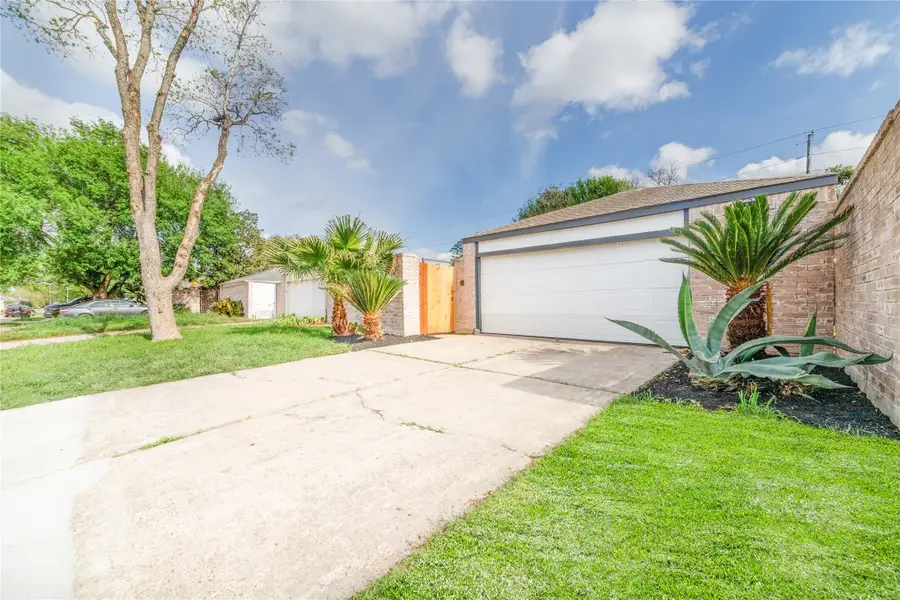 16127 Ridgegreen Drive, Houston, TX 77082 - #2