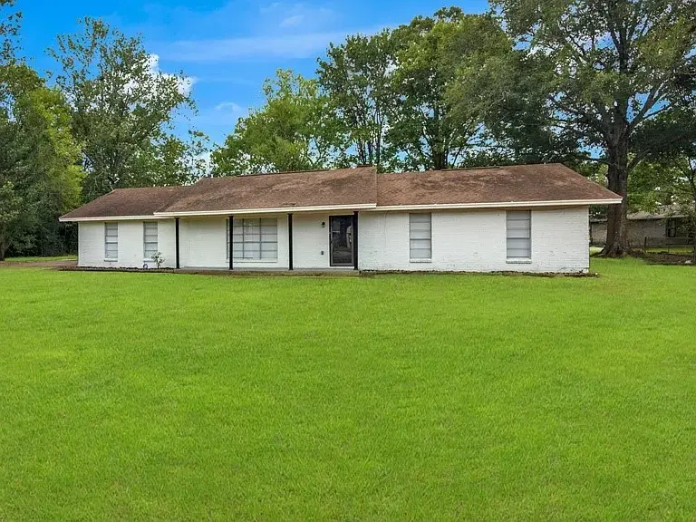 290 E Smith St, Sour Lake, TX 77659 - #2