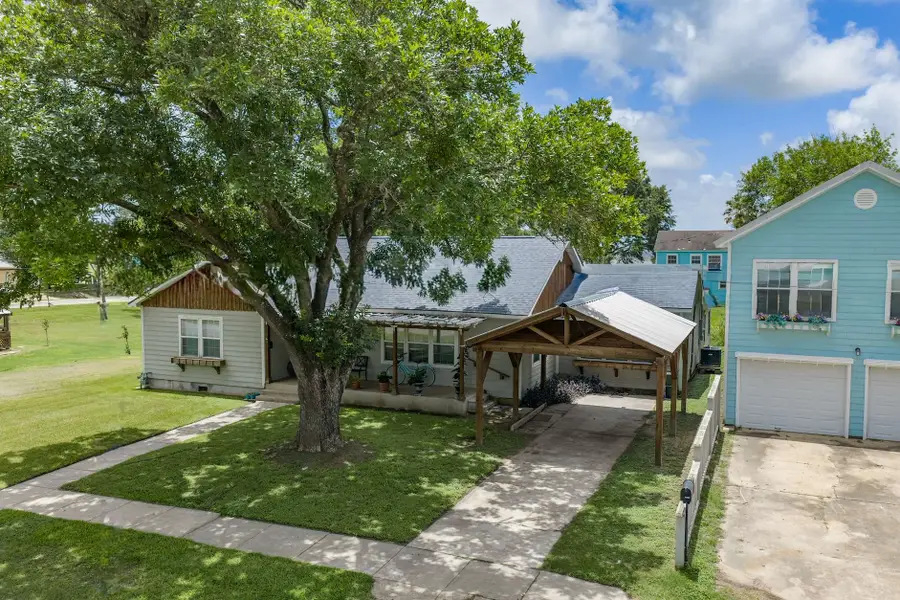 107 Duson Avenue, Palacios, TX 77465 - #2