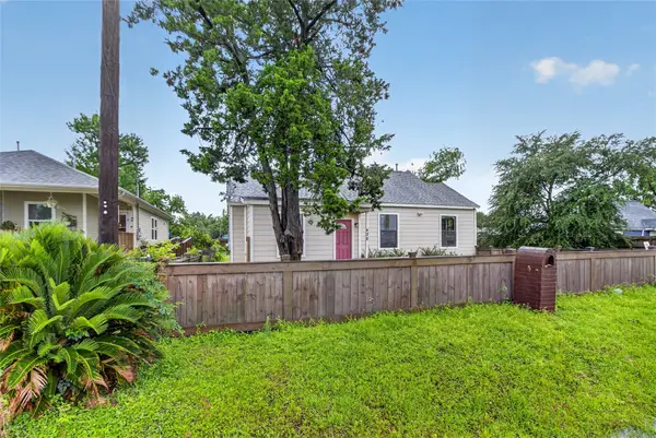 428 Van Molan Street, Houston, TX 77022