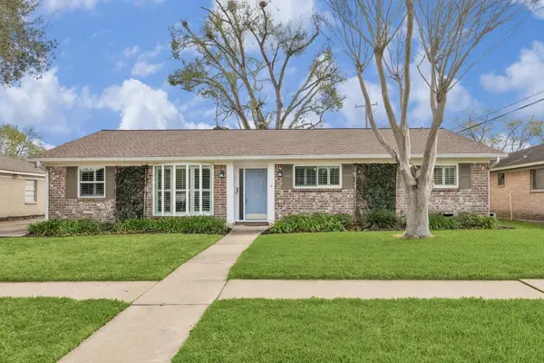 6015 Dumfries Drive, Houston, TX 77096