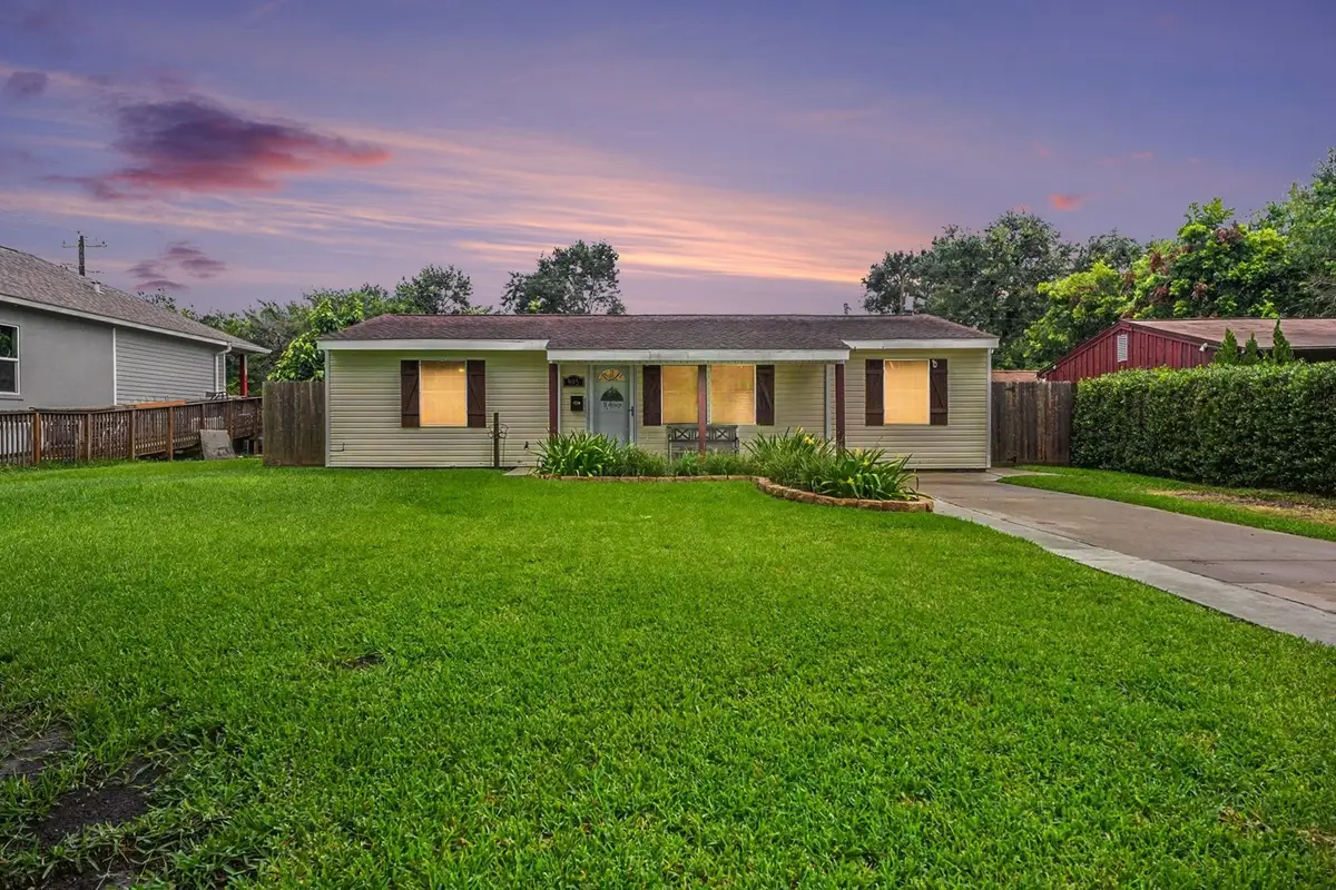 905 15th Ave N, Texas City, TX 77590 - #1