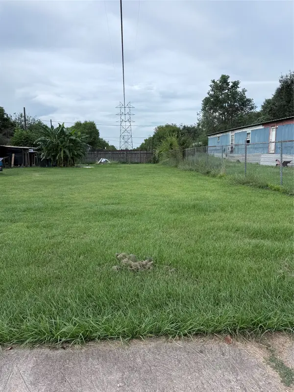 lot 22 E / 2 Kiowa Court, Rosharon, TX 77583
