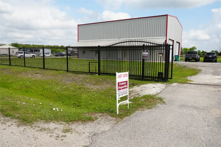 8417 Los Robles Avenue, Alvin, TX 77511 - Image #3