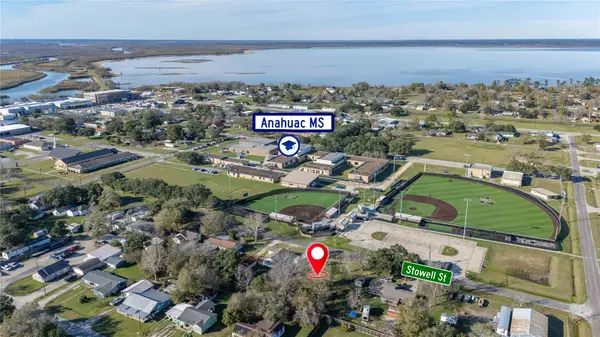 800 Stowell Street, Anahuac, TX 77514