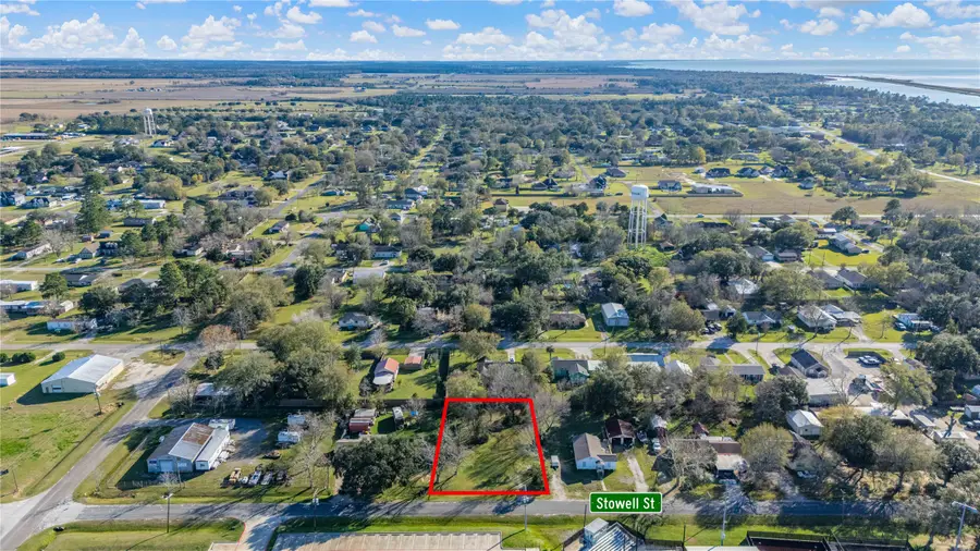 800 Stowell Street, Anahuac, TX 77514 - #2