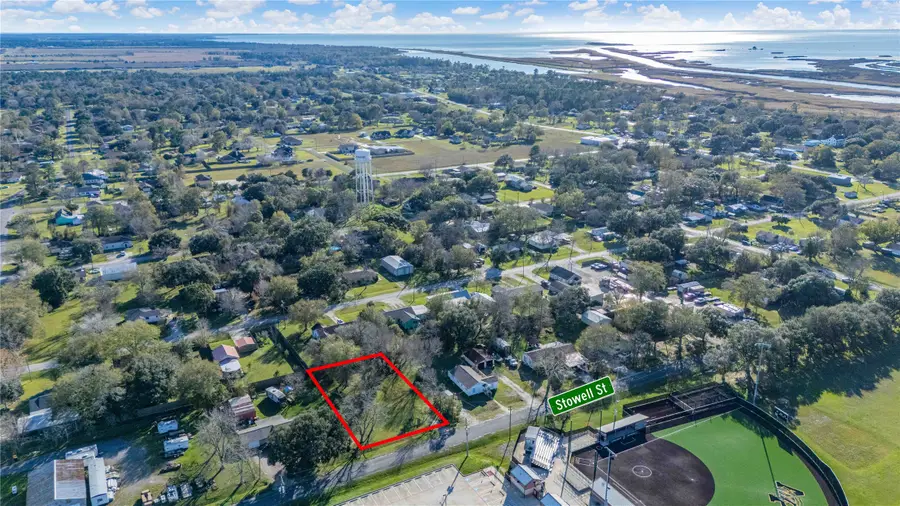 800 Stowell Street, Anahuac, TX 77514 - #3