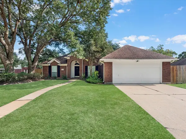 1316 Danielle Lane, Pearland, TX 77581