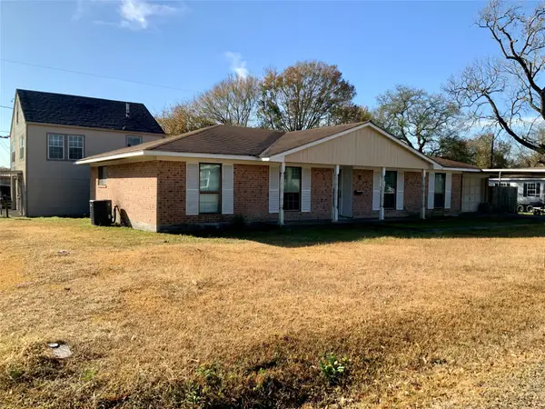 301 Travis Street, Baytown, TX 77520