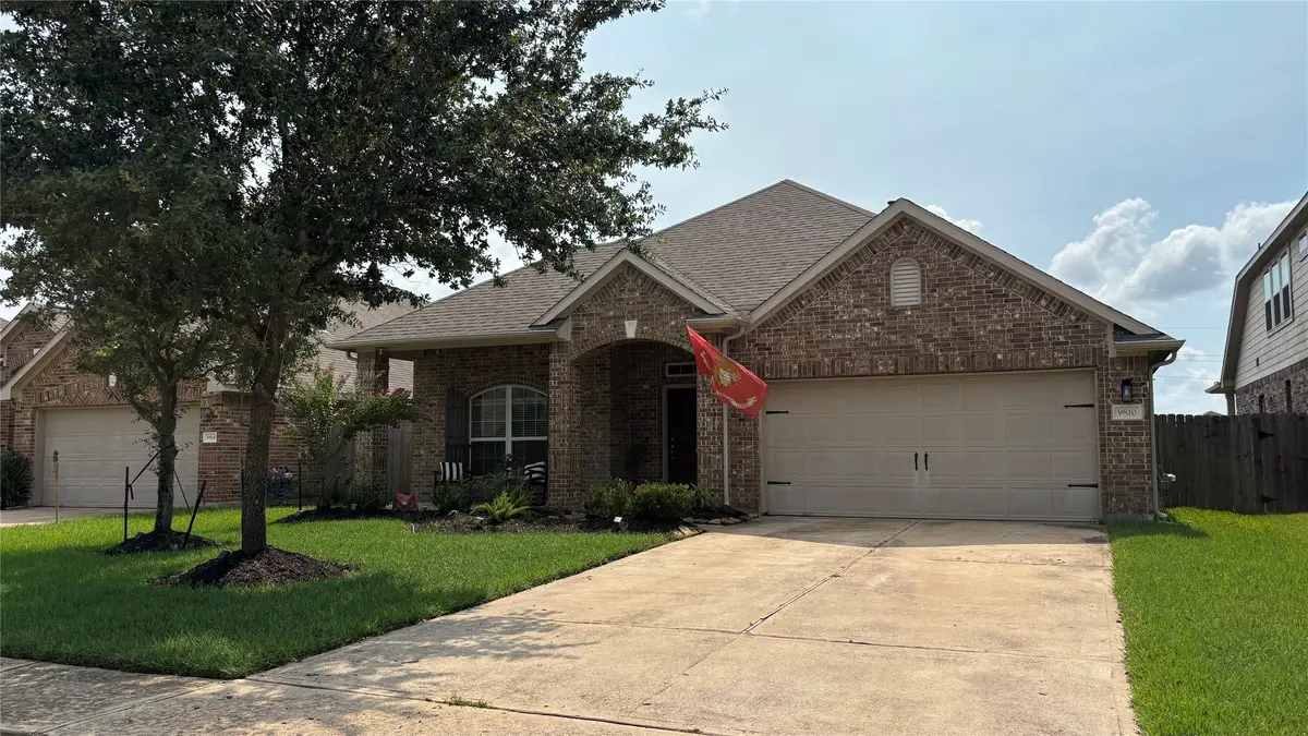 9810 Shimmering Lakes Drive, Rosharon, TX 77583 - #1