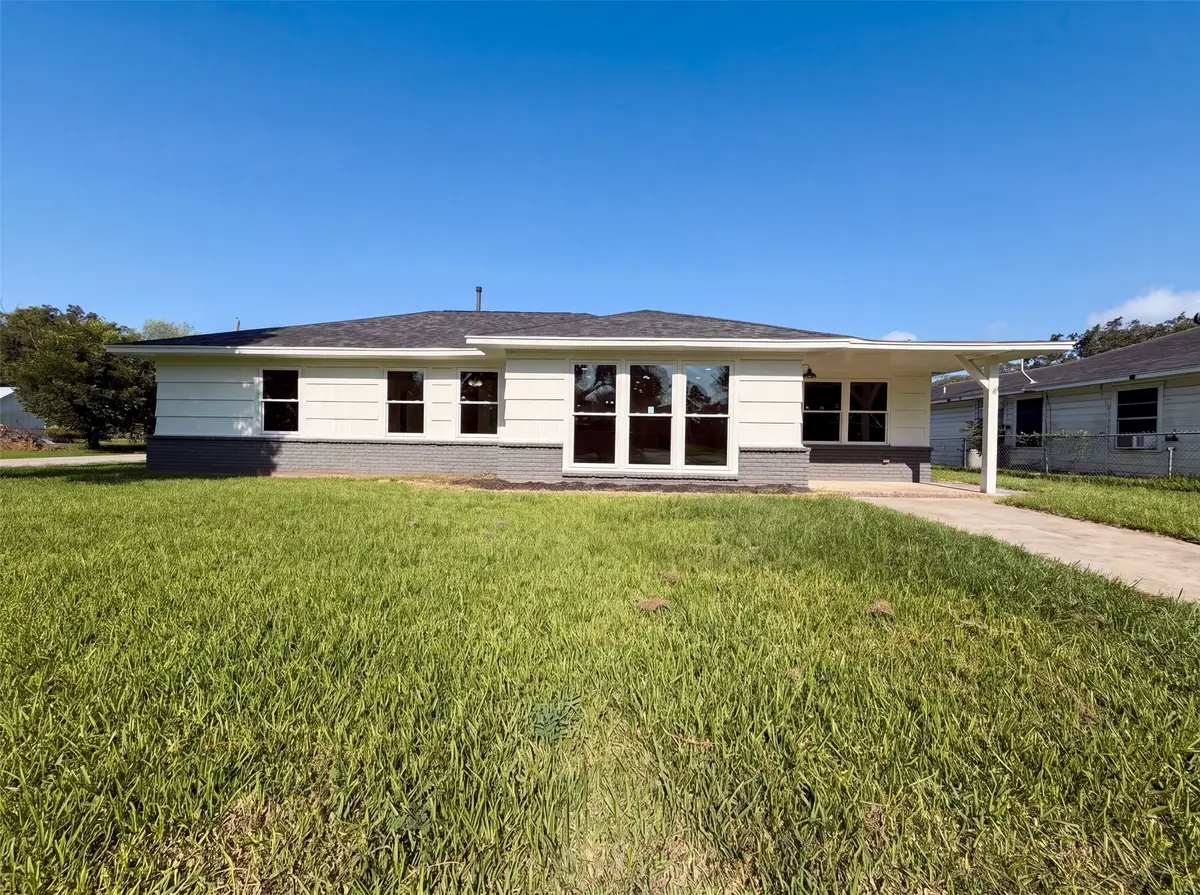 118 S Ringgold Street, West Columbia, TX 77486 - #1