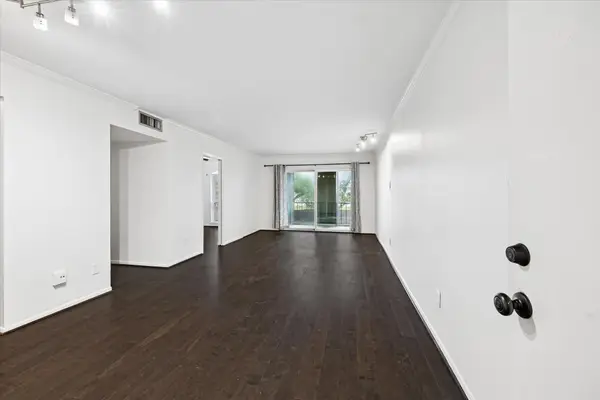 7575 Katy Freeway #103, Houston, TX 77024