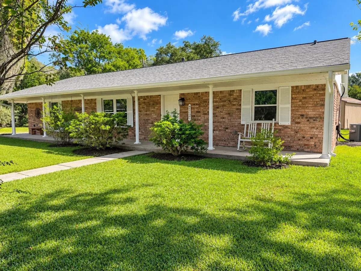 504 Edgewater Street, Clute, TX 77531 - #1