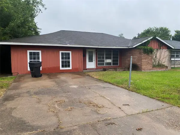 5711 Thrush Drive, Houston, TX 77033