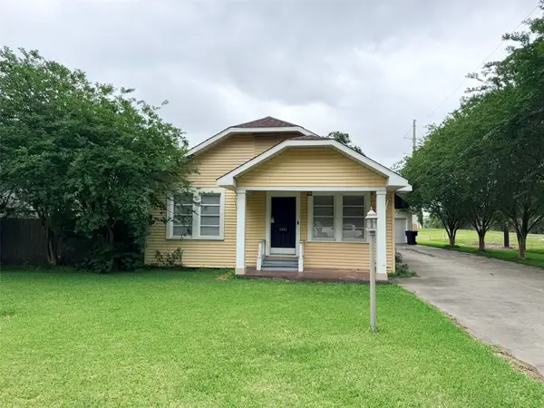 1521 Detroit Avenue, Nederland, TX 77627