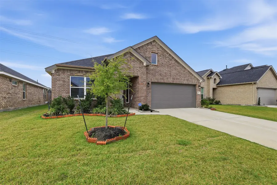 3227 Falling Brook Drive, Baytown, TX 77521 - Image #3