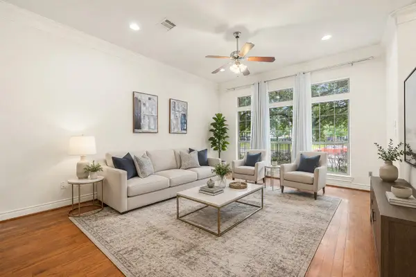 9036 Lakes At 610 Drive, Houston, TX 77054