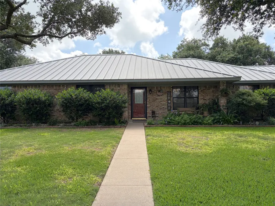108 Meadow Drive, Schulenburg, TX 78956 - #2