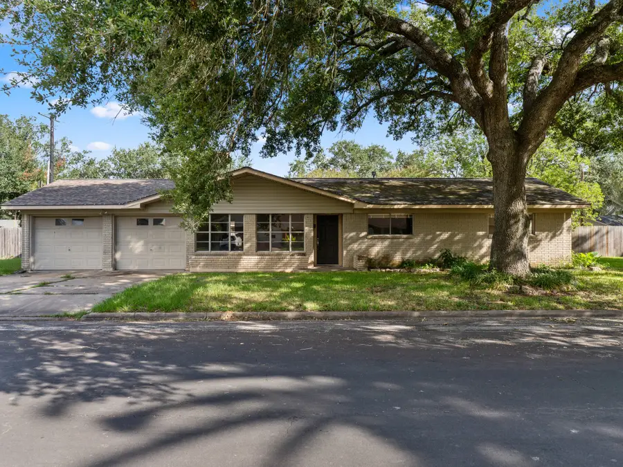 2909 La Vista Avenue, Bay City, TX 77414 - #2