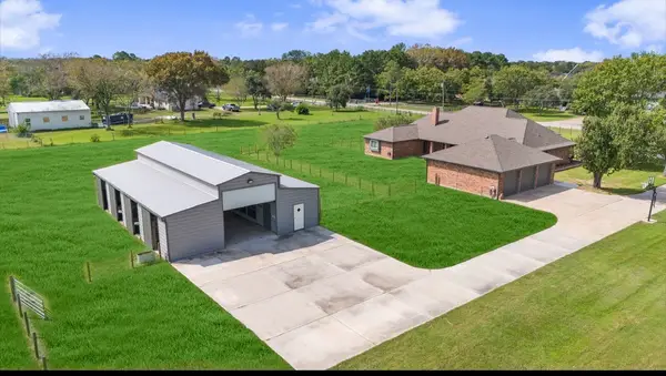 131 Happy Hollow Street, Alvin, TX 77511