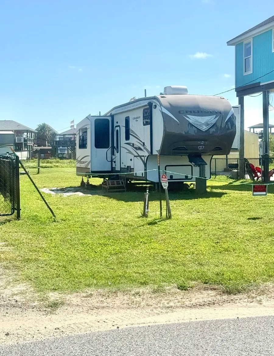 868 S Monkhouse Drive, Crystal Beach, TX 77650 - #3