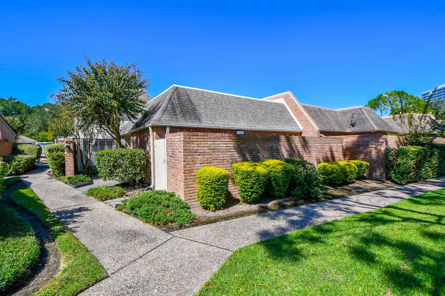 426 E Fair Harbor Lane, Houston, TX 77079 - Image #3