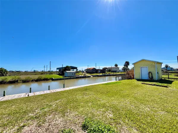 355 County Road 202, Sargent, TX 77414