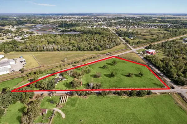 1513 County Road 210, Angleton, TX 77515