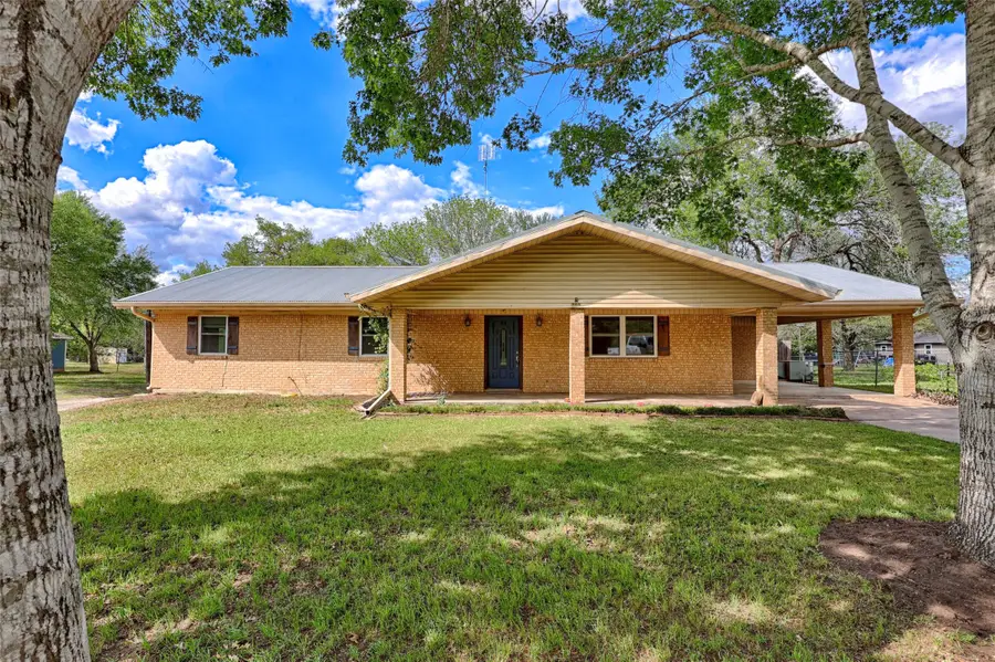 705 S La Grange Street, Flatonia, TX 78941 - #2