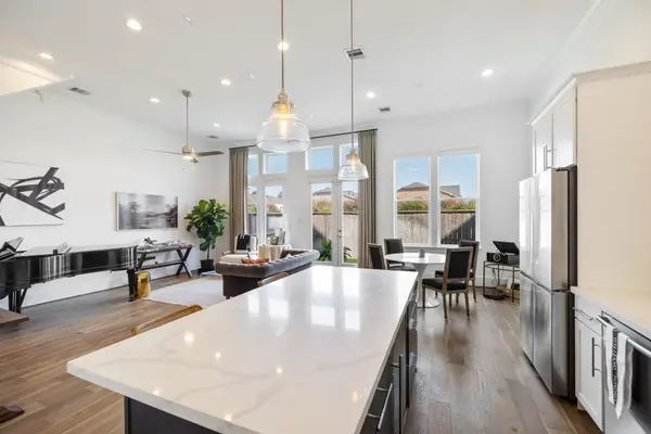 3306 W 12th Street, Houston, TX 77008