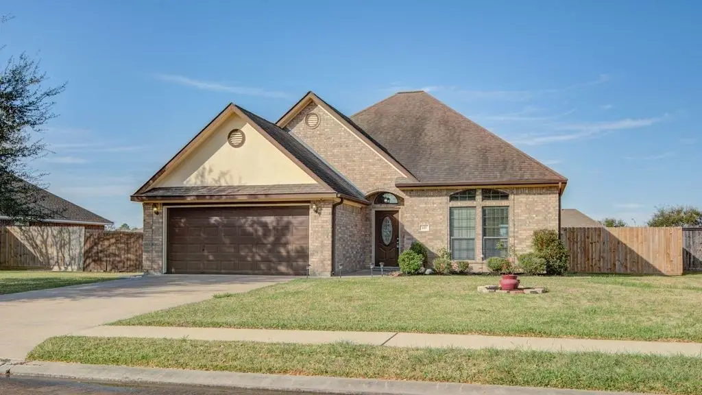 107 Meadowlark Court, Richwood, TX 77566 - Image #1