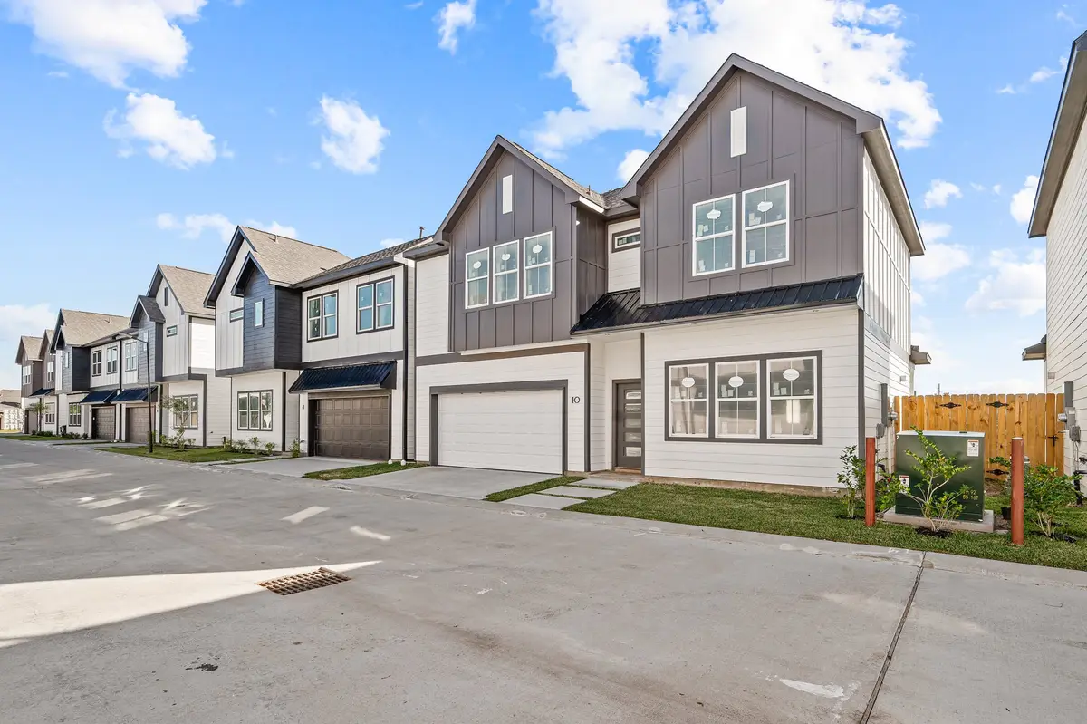 6702 Metro Boulevard #10, Houston, TX 77083 - Image #1