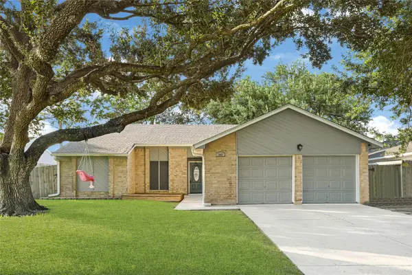 842 Walbrook Drive, Houston, TX 77062