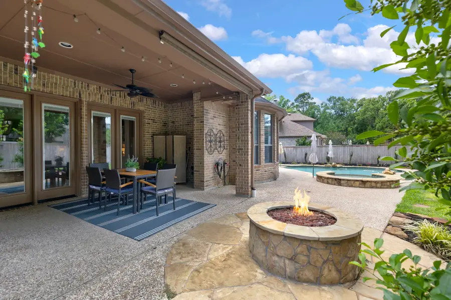 99 N Almondell Circle, The Woodlands, TX 77354 - #2