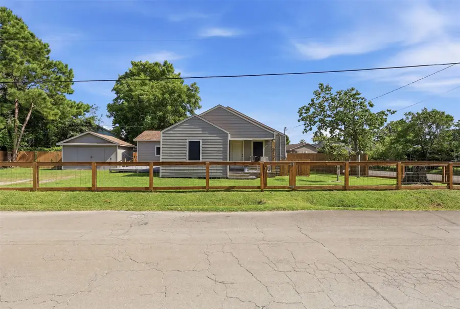515 Riggs Street, Baytown, TX 77520 - #2