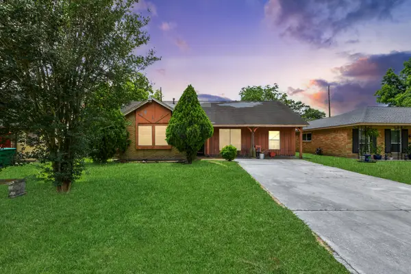 6226 Standing Oaks St, Houston, TX 77050