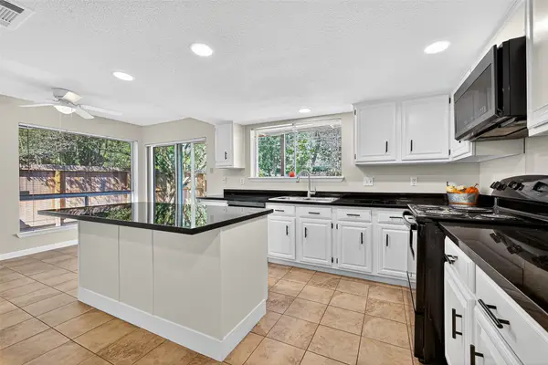 813 Lakeview Drive, Sugar Land, TX 77498