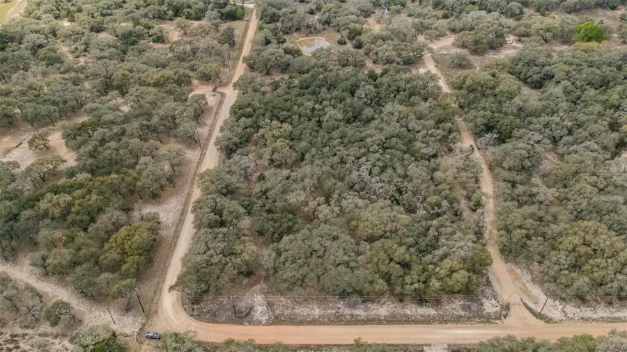 516 County Road 120, Hallettsville, TX 77964 - #2