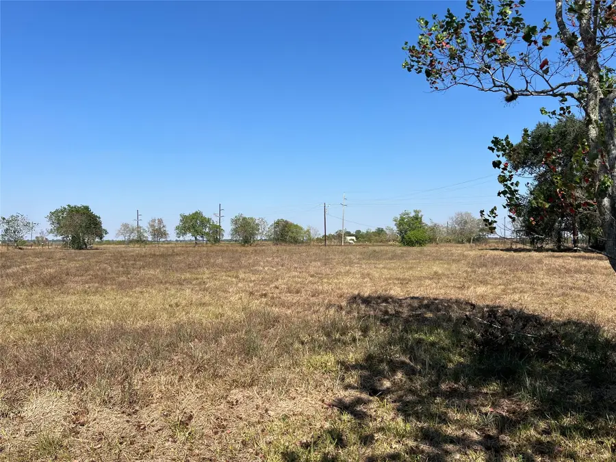204 Meadowview Drive Drive, El Campo, TX 77437 - Image #3