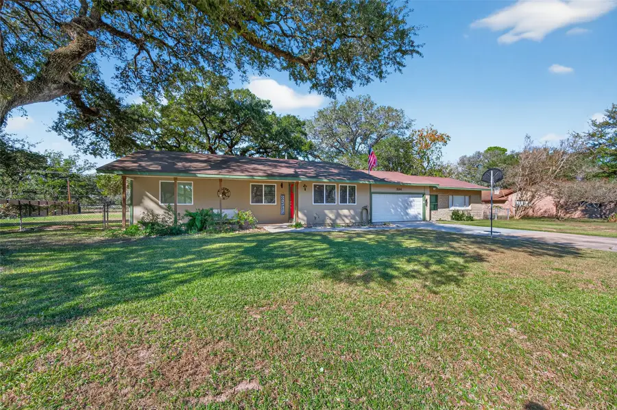 204 King Dr, Columbus, TX 78934 - #3