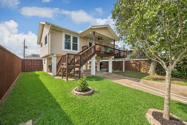 161 Barracuda Street, Hitchcock, TX 77563