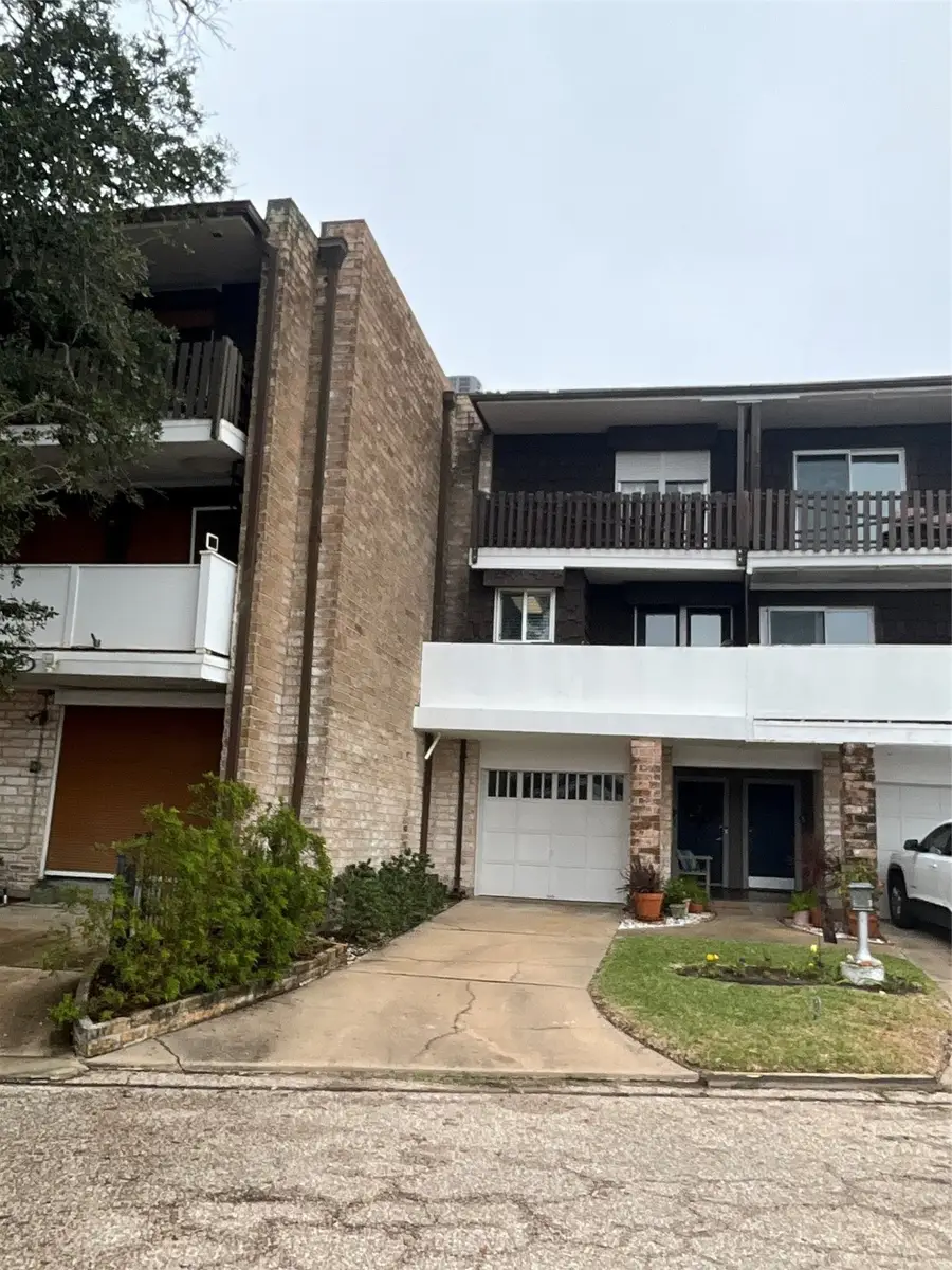 702 N Holiday Drive #4, Galveston, TX 77550 - Image #2