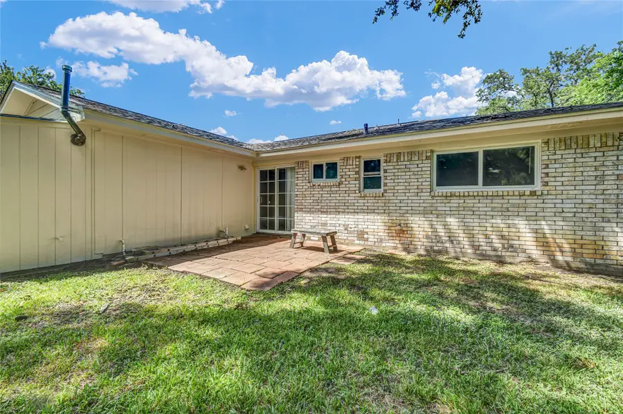 253 N Shanks Street, Clute, TX 77531 - #2