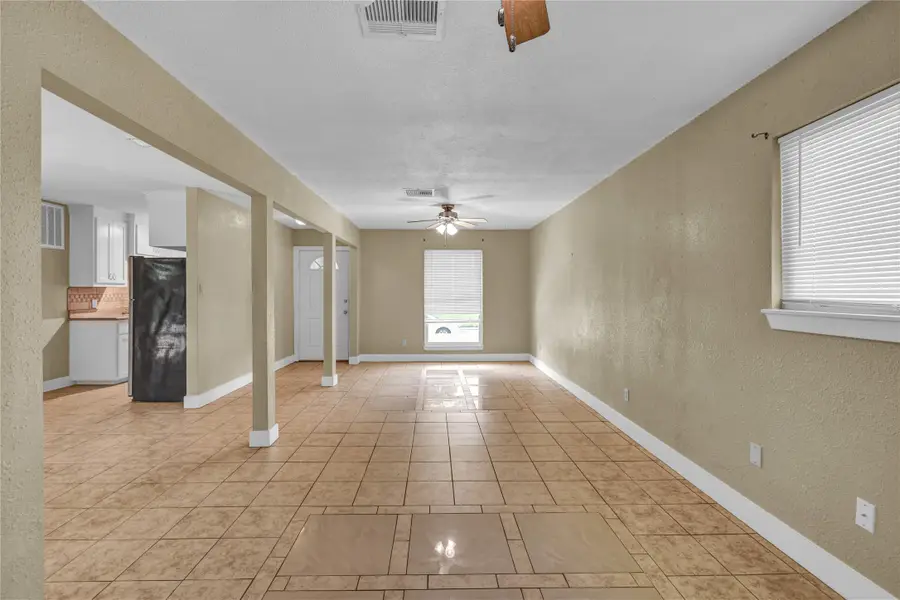253 N Shanks Street, Clute, TX 77531 - #3